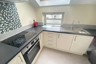 3 bed flat, Regent Street, St Judes, Plymouth, PL48BB - Image 1